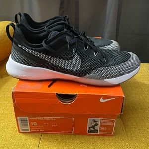 Womens Nike Free TR 6